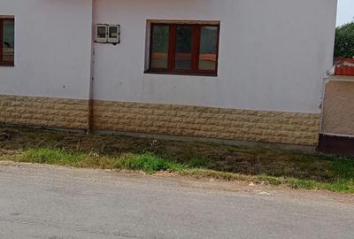 Casă cu 5 camere în Hârseni - 1