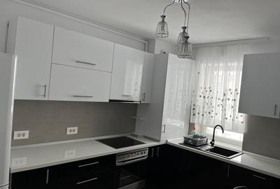 Apartament cu 2 camere decomandat, mobilat în Tractorul - 12
