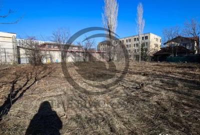 Teren de 695 mp, în B-dul București
