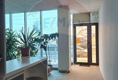 Spațiu comercial, de 120 mp, în Central - 3