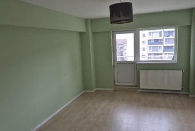 Proprietar , inchiriez apartament , renovat , 4 camere ,zona buna. - 11