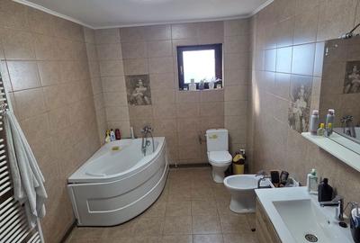 Casă cu 3 camere cu Teren 350 Mp în Ghercești - 2