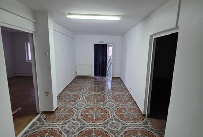 Spațiu comercial, de 80 mp, în Exterior Vest - 1