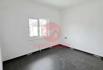 Casă cu 5 camere cu Canalizare în Lumina - 7