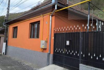 Casă cu 2 camere cu Teren 1628 Mp în Central - 2