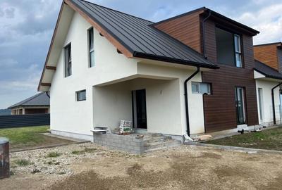 Casă individuală cu 5 camere cu Canalizare în Cristian - 2