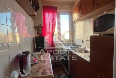 Apartament cu 4 camere, centrala proprie, zona Dacia - 10