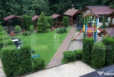 Apartament cu 10 camere decomandat în Central