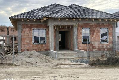 Casă cu 4 camere cu Teren 150 Mp în Șelimbăr