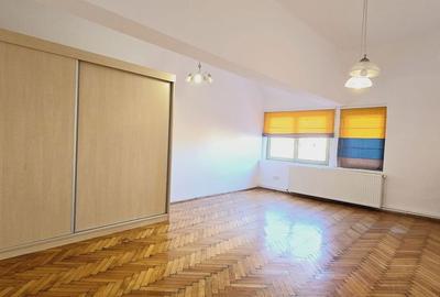 Apartament cu 4 camere în Central - 14