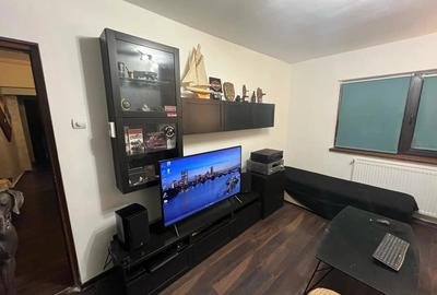 Apartament cu 2 camere decomandat în CET - 3