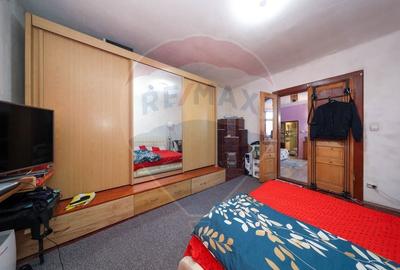 2 case cu curte proprie - locatie centrala - 13