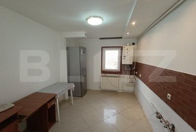 Apartament spatios  - 4 camere, 2 bai, 2 balcoane, loc de parcare - 2