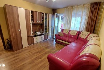 Apartament cu 3 camere semidecomandat în Cornitoiu