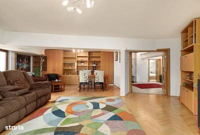 Apartament cu 4 camere în Unirii