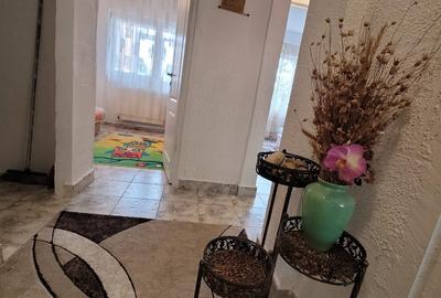 3 CAMERE DECOMANDAT- ETAJ 3- CENTRALA GAZE -BLOC 1981- LOC PARCARE - 30