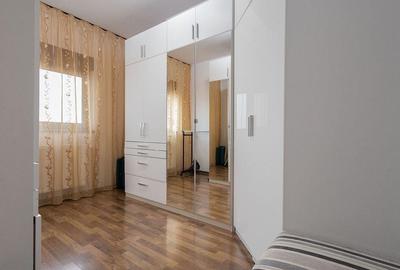 Casă cu 7 camere cu Teren 273 Mp în Dumbrăvița