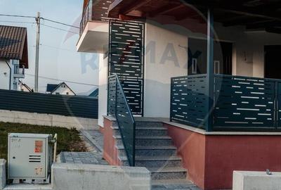 Casă cu 4 camere în Ipotești