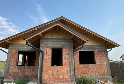 Casă cu 4 camere în Clinceni