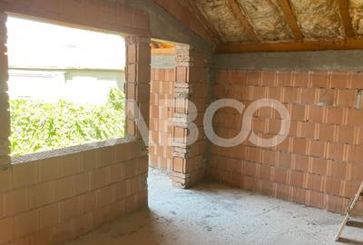 Cladire la rosu 300 mp utili + 130 mp anexe, 2 strazi, aproape centru - 3