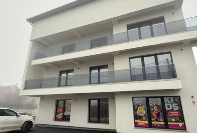 Apartament cu 3 camere decomandat în Malu Mare - 2