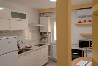 Apartament cu 3 camere decomandat, mobilat în Casa de Cultură - 1