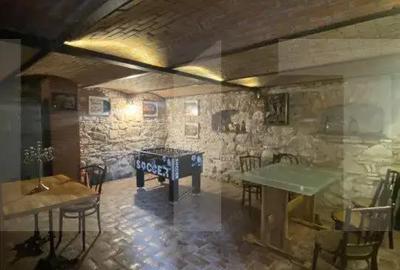 Casă cu 7 camere cu Teren 3000 Mp în Central - 16