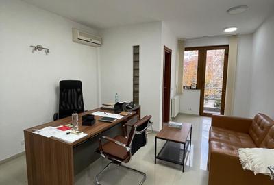 Birou, de 150 mp, în P-ța Victoriei - 2