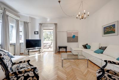 Apartament cu 4 camere decomandat în Capitale - 1