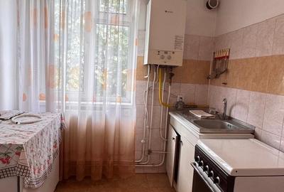 Apartament cu 3 camere semidecomandat în Central - 1