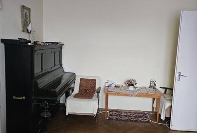 Apartament cu 3 camere semidecomandat în 1 Mai - 1