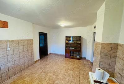 Apartament cu 3 camere semidecomandat în Central - 9