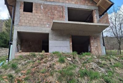 Casă cu 5 camere cu Teren 706 Mp în Gura Râului - 4