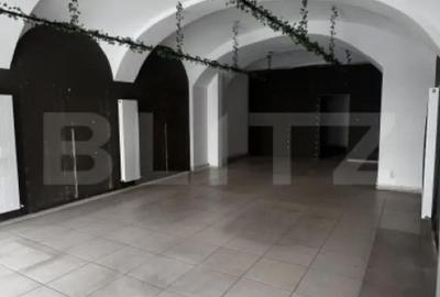Spațiu comercial, de 120 mp, în Central - 4