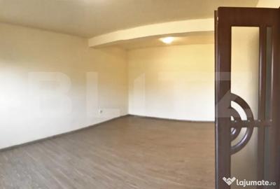 Casă cu 7 camere cu Teren 445 Mp în Central - 16