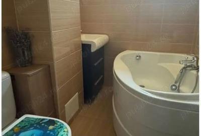 Apartament cu 2 camere decomandat în Km 4 - 2