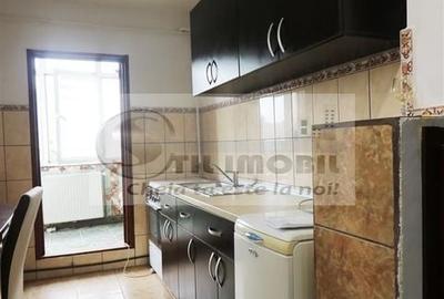Apartament cu 2 camere decomandat în Podul de Fier