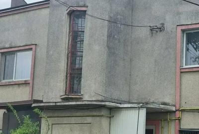 A 42 Proprietarul vinde apart 2 camere in vila linga Casa Memoriala George Bacovia, zona centrala - 16