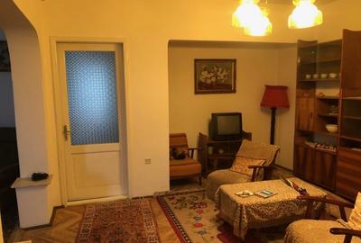 Apartament cu 3 camere semidecomandat în P-ța Mihai Viteazu