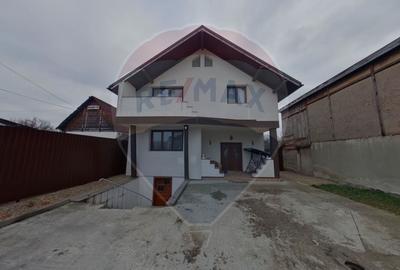 Casa cu 5 camere de vanzare, str. Dragos Voda - 2