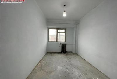 Apartament cu 3 camere decomandat în E3 - 8