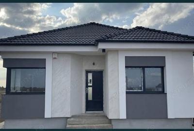 Casă cu 4 camere cu Teren 300 Mp în Mărtinești