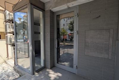 Spatiu de inchiriat, parter , zona centrala, bld. Mircea cel Batran - 3