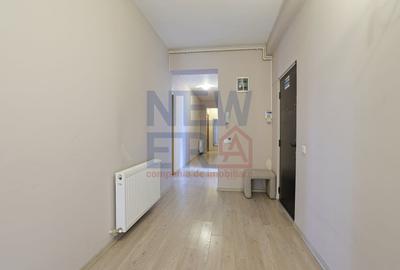 Apartament cu 9 camere decomandat, mobilat în Polonă - 15