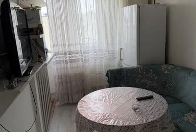 Apartament cu 3 camere decomandat în Rahova - 2