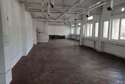 Spațiu comercial, de 1,800 mp, în Târgu Neamț