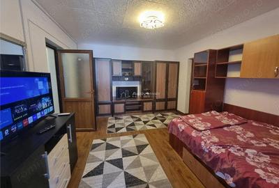 Garsoniera 40mp renovata si mobilata et1 langa Galic
