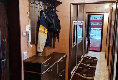 Apartament cu 3 camere decomandat în Viziru 3 - 3