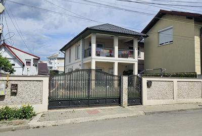 Casă cu 4 camere în Bătrânești - 1