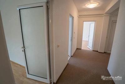 Birou in zona P-ta Engels - 1